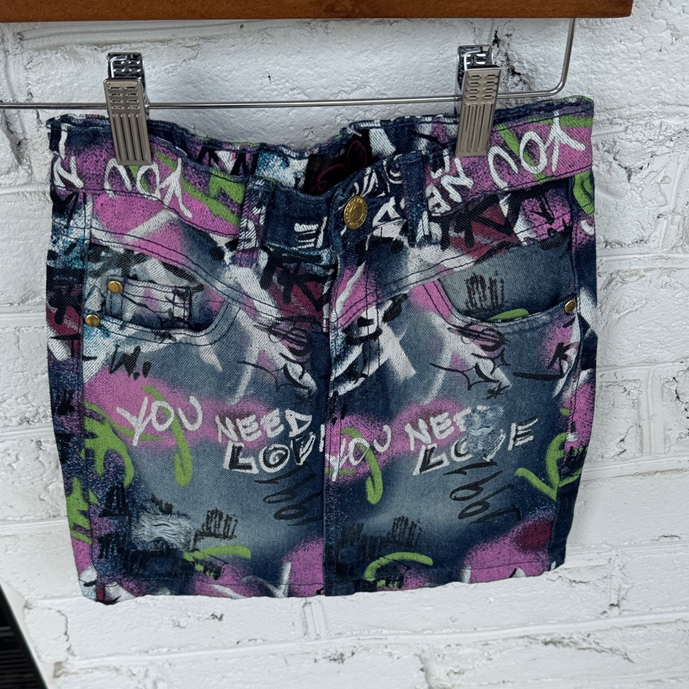 Children Girls size 5 Graffiti Print Denim Mini Skirt — Pink, Green & Blue
